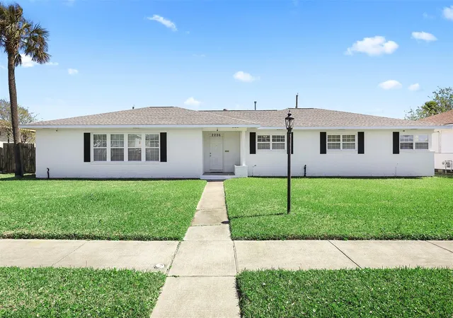 Photo 1 of Single family home for sale at 2206 Wimcrest St, Galveston, TX 77551 | MLS# 22275048 | Listing updated on 2026-08-04
