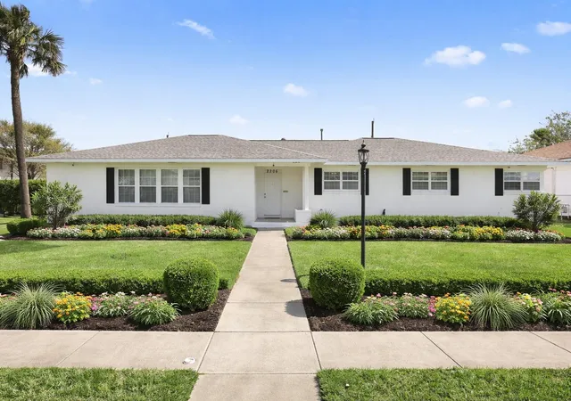 Photo 2 of Single family home for sale at 2206 Wimcrest St, Galveston, TX 77551 | MLS# 22275048 | Listing updated on 2026-08-04