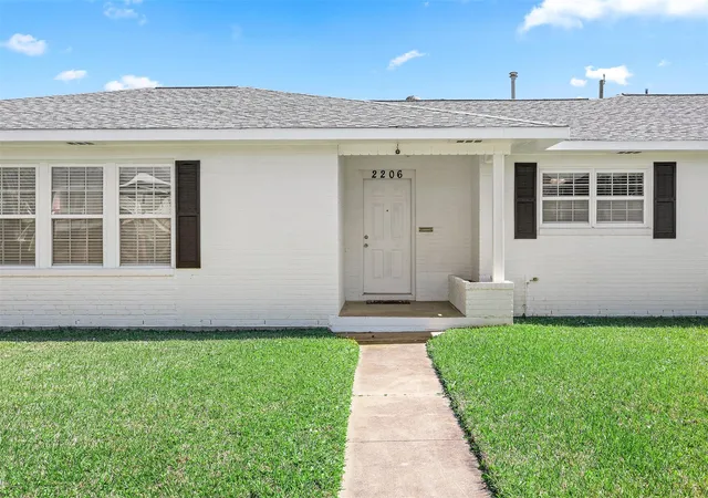 Photo 3 of Single family home for sale at 2206 Wimcrest St, Galveston, TX 77551 | MLS# 22275048 | Listing updated on 2026-08-04
