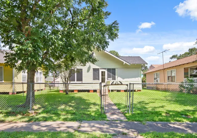 Photo 1 of Single family home for sale at 3222 Illinois St, Baytown, TX 77520 | MLS# 10388349 | Listing updated on 2026-09-15