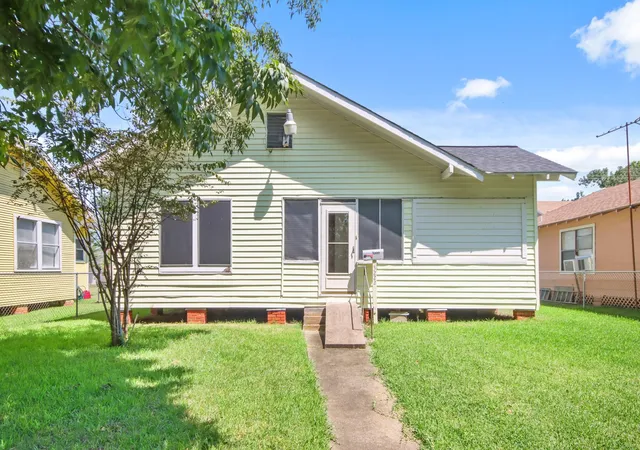 Photo 2 of Single family home for sale at 3222 Illinois St, Baytown, TX 77520 | MLS# 10388349 | Listing updated on 2026-09-15