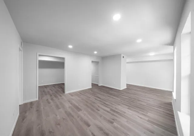 2nd image of 353 N Post Oak Ln, Houston, TX 77024