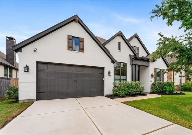 Photo 3 of Single family home for sale at 4715 Southpoint Way, Fulshear, TX 77441 | MLS# 34880790 | Listing updated on 2026-08-28