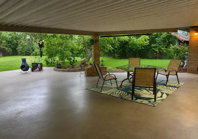 Homes for sale in La Grange, TX | 1188 E Oak St, La Grange, TX 78945 | MLS# 17008816
