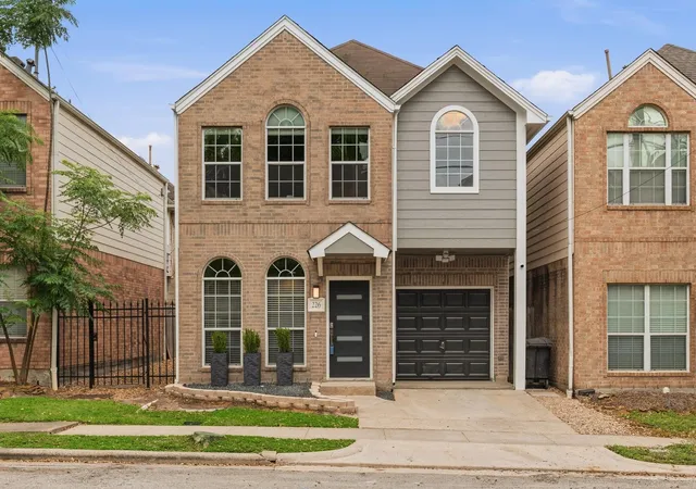 Photo 1 of Sale Pending at 226 Sydnor St, Houston, TX 77020 | MLS# 68299129 | Listing updated on 2026-09-05
