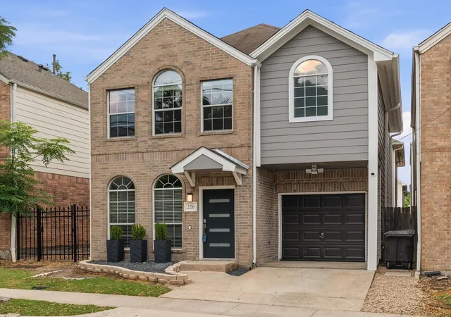 Photo 2 of Sale Pending at 226 Sydnor St, Houston, TX 77020 | MLS# 68299129 | Listing updated on 2026-09-05