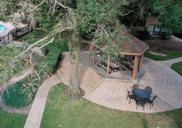 2nd image of 5001 Lamonte Ln, Houston, TX 77092
