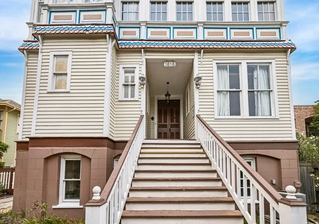 Photo 3 of Sale Pending at 1818 Broadway St, Galveston, TX 77550 | MLS# 16130797 | Listing updated on 2026-09-21