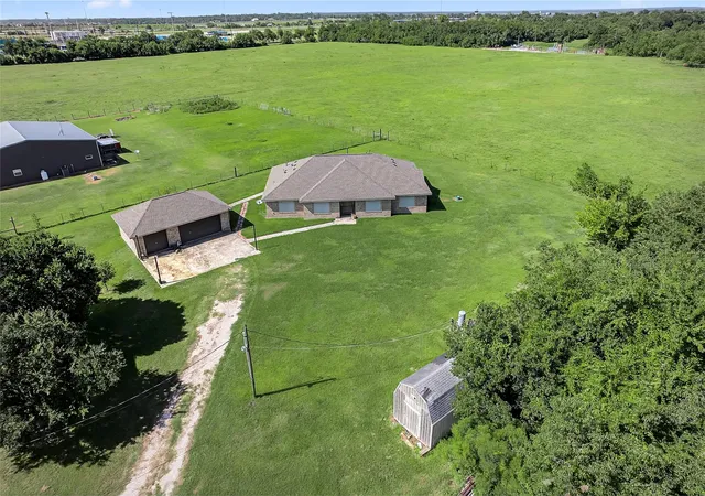 2nd image of 329 Gou Hole, Cove, TX 77523 | MLS# 84554100