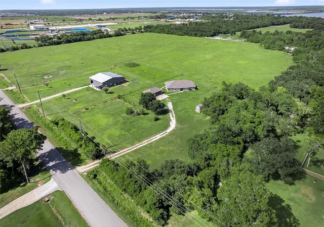 33rd image of 329 Gou Hole, Cove, TX 77523 | MLS# 84554100