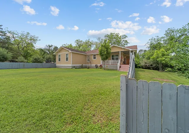 1st image of 202 Sweed St, Brenham, TX 77833 | MLS# 93369016