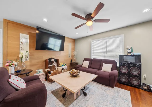 5th image of 202 Sweed St, Brenham, TX 77833 | MLS# 93369016