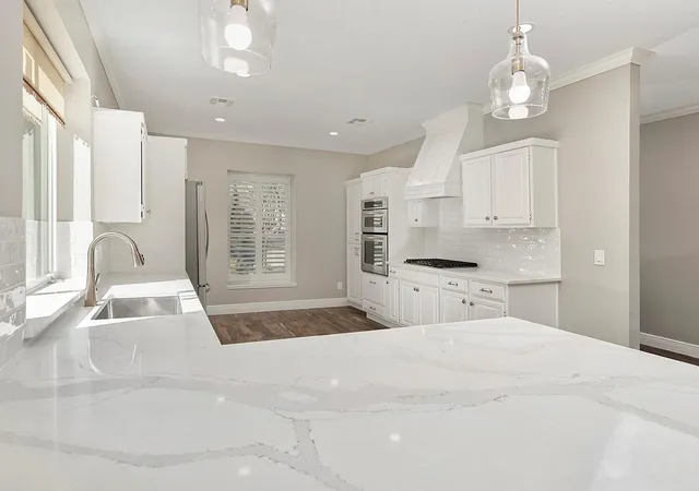 4th image of 11 E Summer Storm Cir, Spring, TX 77381 | MLS# 10762180