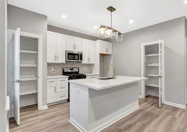Listing Photo 4 - Condo for sale in building located at 6824 Dumble St, Houston, TX 77021