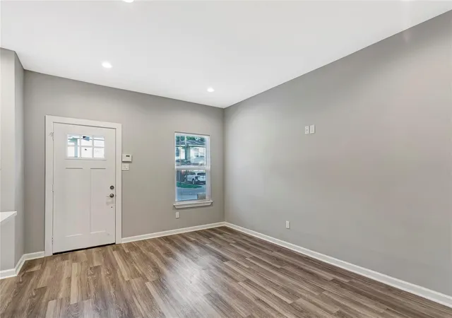 Listing Photo 5 - Condo for sale in building located at 6824 Dumble St, Houston, TX 77021