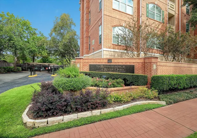 2nd image of 2100 Welch St, Houston, TX 77019