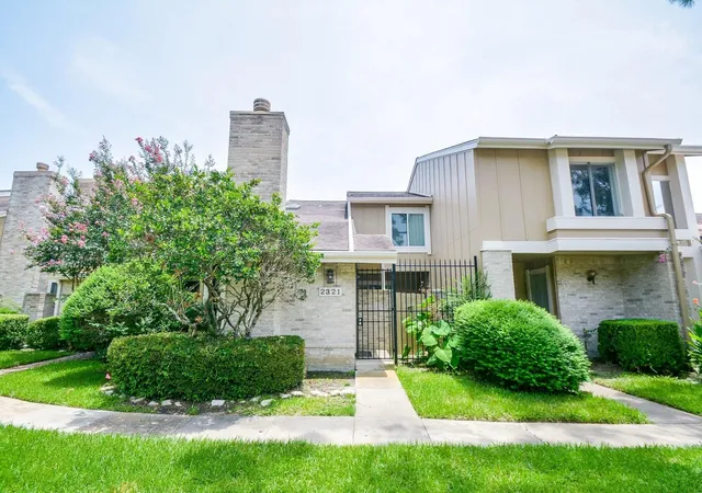 Photo 2 of Townhouse for sale at 2321 Crescent Park Dr #276, Houston, TX 77077 | MLS# 68889533 | Listing updated on 2026-08-21