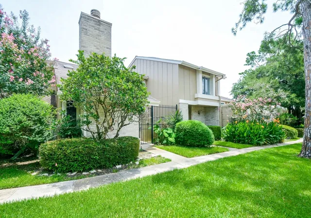 Photo 3 of Townhouse for sale at 2321 Crescent Park Dr #276, Houston, TX 77077 | MLS# 68889533 | Listing updated on 2026-08-21