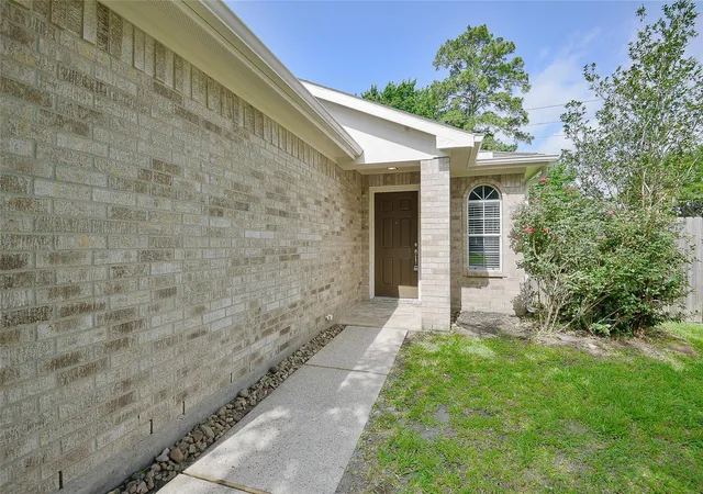 3rd image of 24415 Strong Pine Dr, Huffman, TX 77336 | MLS# 96613895