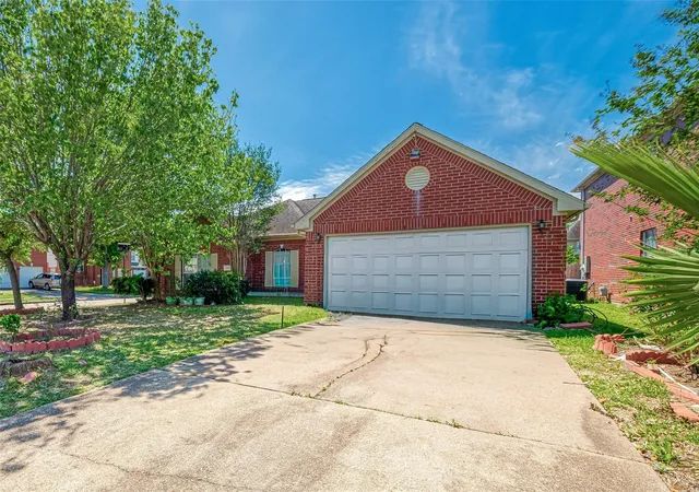 Photo 2 of Single family home for sale at 8918 Rustling Leaves Rd, Houston, TX 77083 | MLS# 47923062 | Listing updated on 2026-08-25