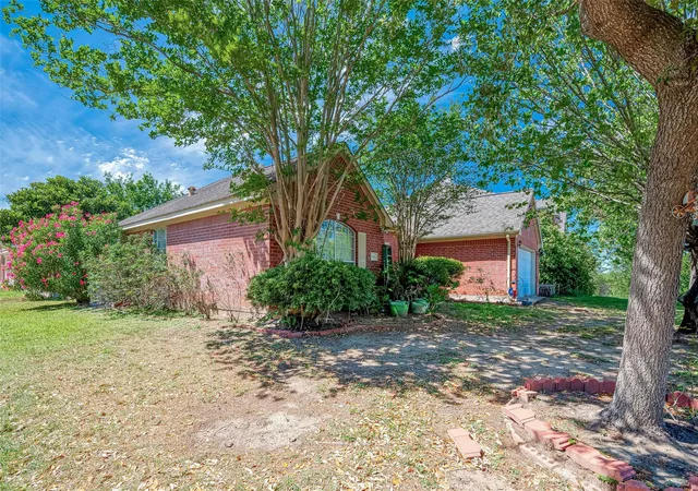 Photo 4 of Single family home for sale at 8918 Rustling Leaves Rd, Houston, TX 77083 | MLS# 47923062 | Listing updated on 2026-08-25
