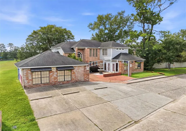 Photo 3 of Single family home for sale at 13700 Lakewood Forest Dr, Houston, TX 77070 | MLS# 25838854 | Listing updated on 2026-07-01
