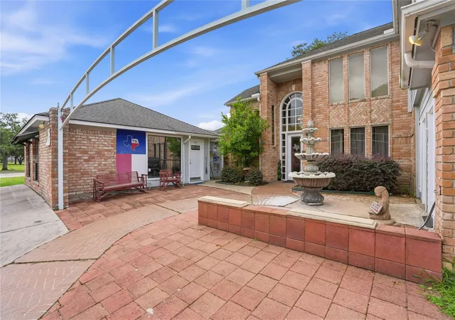 Photo 4 of Single family home for sale at 13700 Lakewood Forest Dr, Houston, TX 77070 | MLS# 25838854 | Listing updated on 2026-07-01