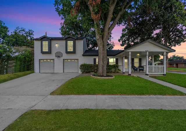 Homes for sale in Sugar Land, TX | 619 E Park St, Sugar Land, TX 77498 | MLS# 42609551