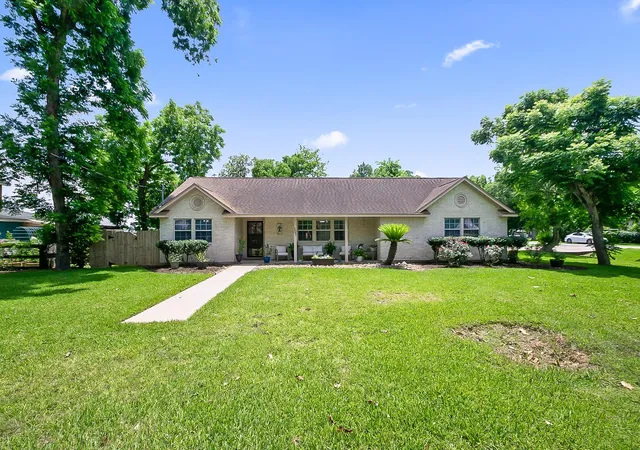 Homes for sale in Brazoria, TX | 207 Centre St, Brazoria, TX 77422 | MLS# 31915678