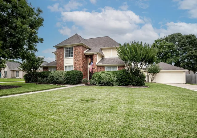 Photo 2 of Single family home for sale at 2748 Masters Dr, League City, TX 77573 | MLS# 25790852 | Listing updated on 2026-09-11