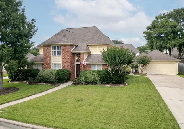 Photo 3 of Single family home for sale at 2748 Masters Dr, League City, TX 77573 | MLS# 25790852 | Listing updated on 2026-09-11