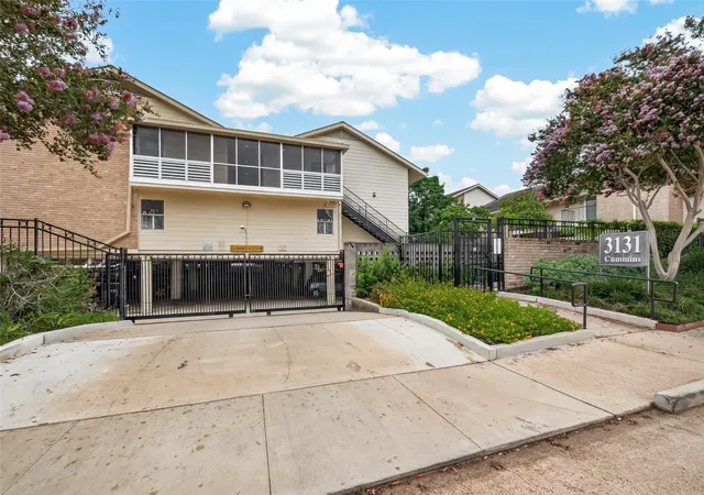 2nd image of 3131 Cummins St, Houston, TX 77027