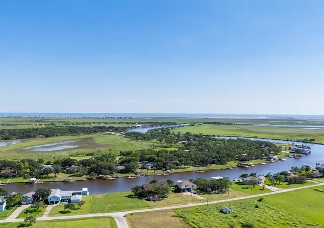 4th image of 63-64 County Road 291, Red Bend Road, Sargent, TX 77414 | MLS# 64755849