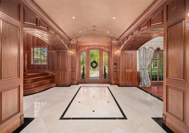 2nd image of 1802 Forest Gate Cir, Sugar Land, TX 77479 | MLS# 44622021