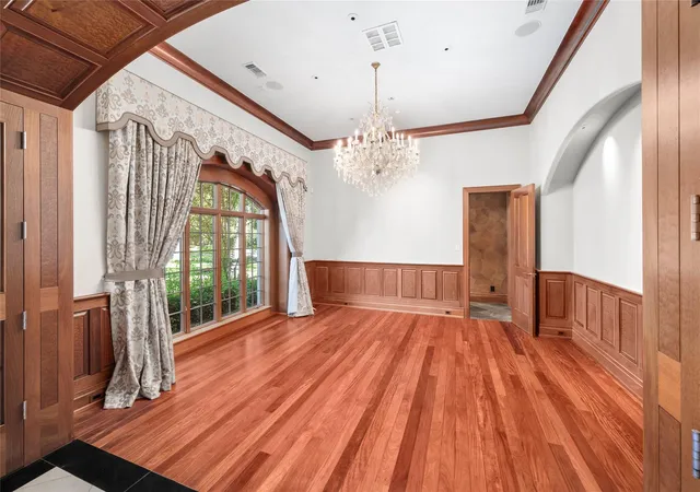 3rd image of 1802 Forest Gate Cir, Sugar Land, TX 77479 | MLS# 44622021