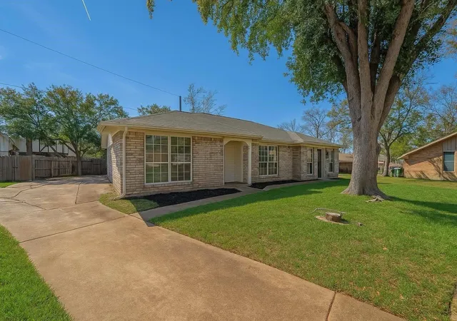 Photo 3 of Multi family home for sale at 7315 Housman St, Houston, TX 77055 | MLS# 77459928 | Listing updated on 2026-08-31