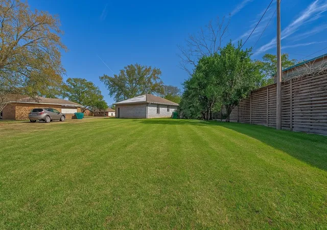 Listing Photo 4 - Condo for sale in building located at 7315 Housman St, Houston, TX 77055