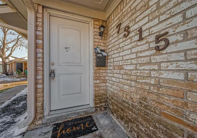 Listing Photo 5 - Condo for sale in building located at 7315 Housman St, Houston, TX 77055