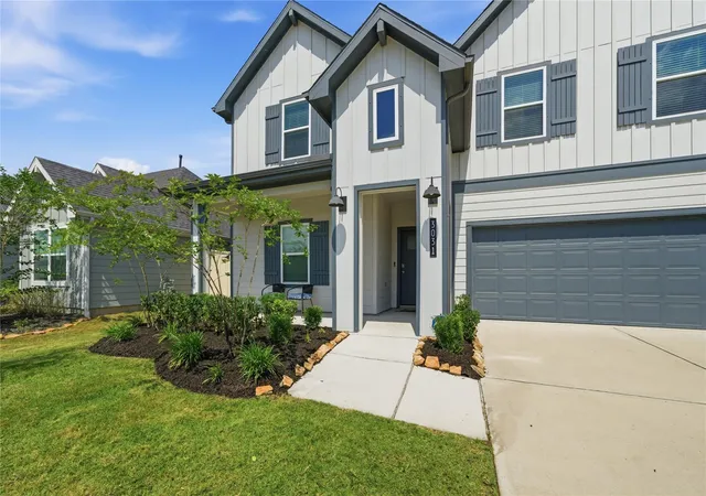 Photo 2 of Single family home for sale at 3031 Magnolia Pass Ln, Alvin, TX 77511 | MLS# 7671336 | Listing updated on 2026-09-05