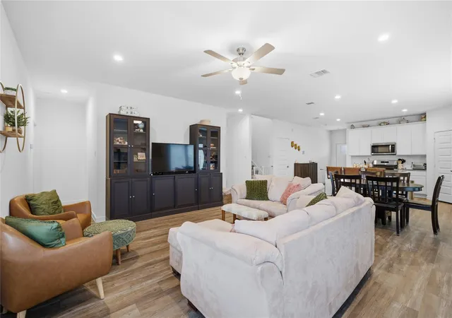 Photo 4 of Single family home for sale at 3031 Magnolia Pass Ln, Alvin, TX 77511 | MLS# 7671336 | Listing updated on 2026-09-05
