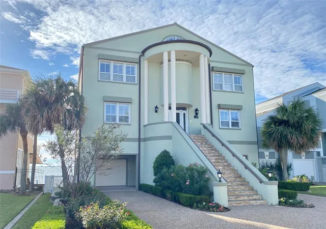2nd image of 919 Long Reach Dr, Galveston, TX 77554 | MLS# 54005542