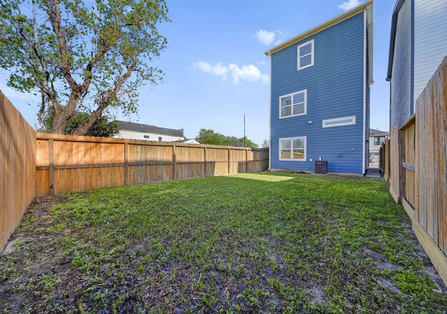 Photo 4 of Single family home for sale at 3732 Nathaniel Brown St, Houston, TX 77021 | MLS# 66088059 | Listing updated on 2026-09-11