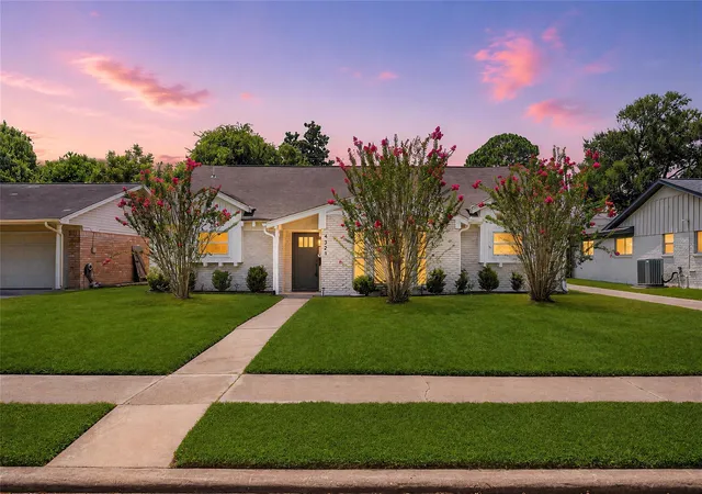 Photo 1 of Sale Pending at 4321 Kingfisher Dr, Houston, TX 77035 | MLS# 18718318 | Listing updated on 2026-09-18