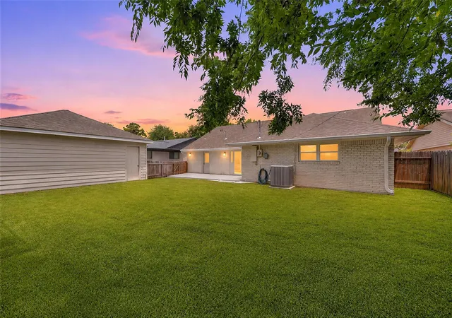 Photo 2 of Sale Pending at 4321 Kingfisher Dr, Houston, TX 77035 | MLS# 18718318 | Listing updated on 2026-09-18