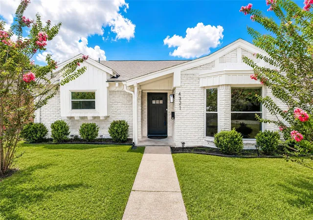 Photo 3 of Sale Pending at 4321 Kingfisher Dr, Houston, TX 77035 | MLS# 18718318 | Listing updated on 2026-09-18