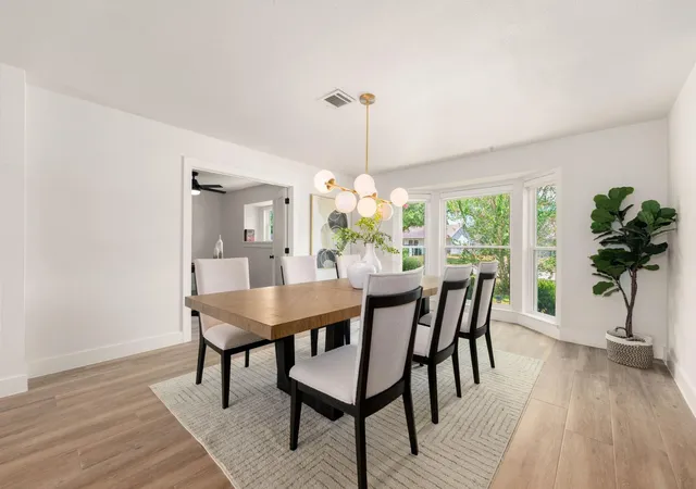 Photo 4 of Sale Pending at 4321 Kingfisher Dr, Houston, TX 77035 | MLS# 18718318 | Listing updated on 2026-09-18