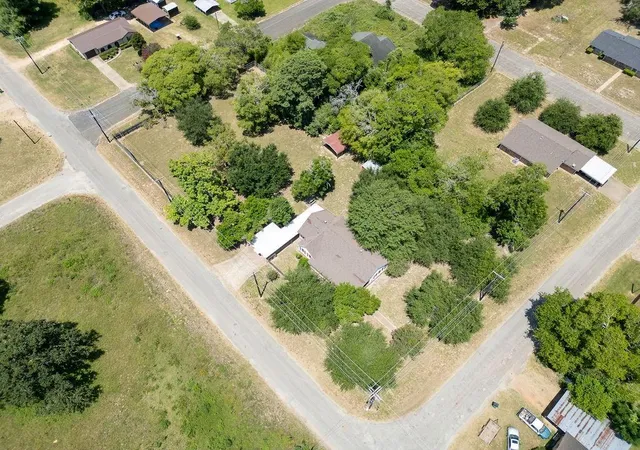 Photo 3 of Single family home for sale at 211 S Olive St, Grapeland, TX 75844 | MLS# 56150226 | Listing updated on 2026-09-21