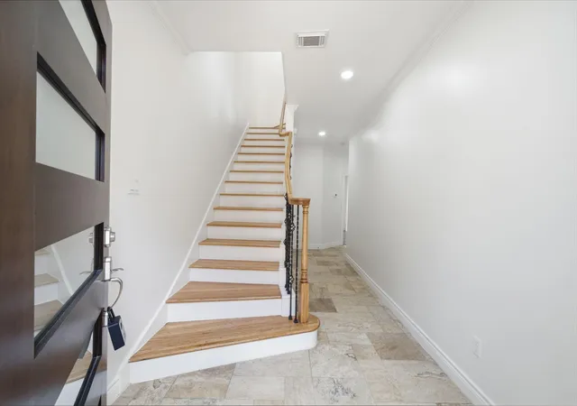 Photo 3 of Single family home for sale at 11110 Sherwood Forest Glen Dr, Houston, TX 77043 | MLS# 6727037 | Listing updated on 2026-08-23