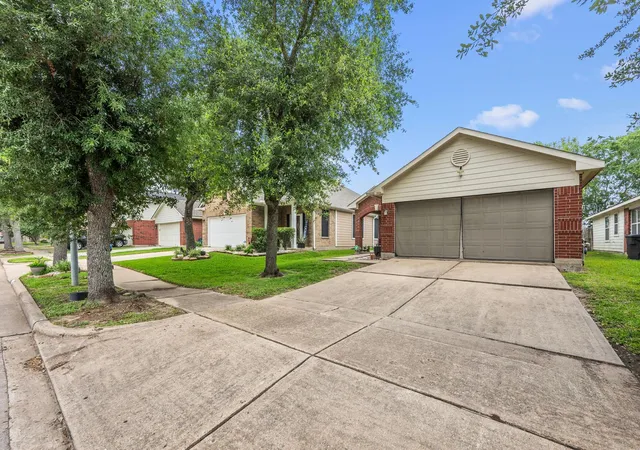 2nd image of 1023 Hampton Villa Ln, Houston, TX 77047 | MLS# 21330247