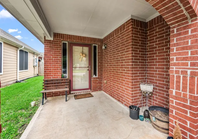 4th image of 1023 Hampton Villa Ln, Houston, TX 77047 | MLS# 21330247